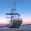 White ship online jigsaw puzzle